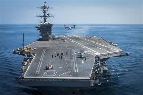 USS Carl Vinson Commander